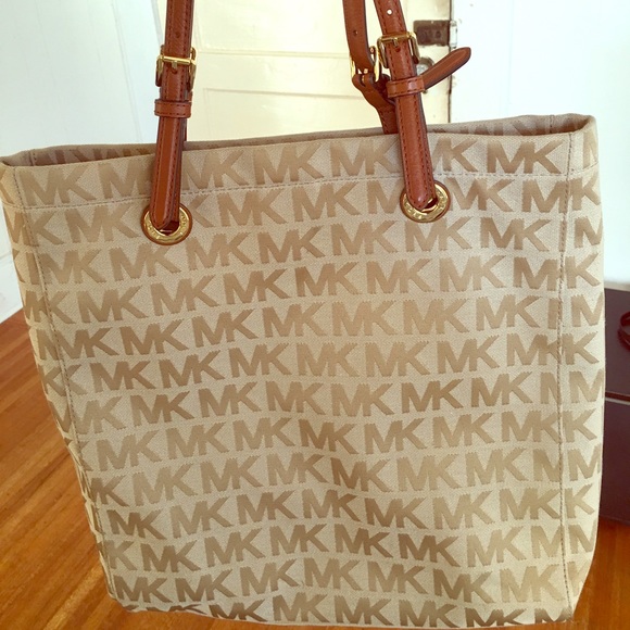 REDUCED!!! Michael Kors Tote