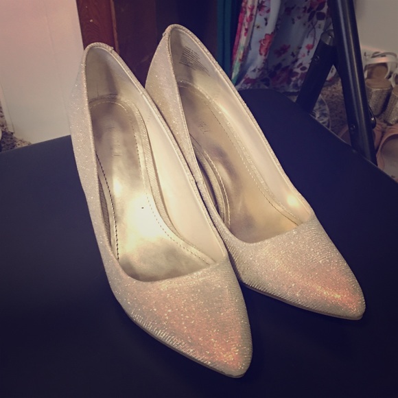 Cream sparkly Pumps