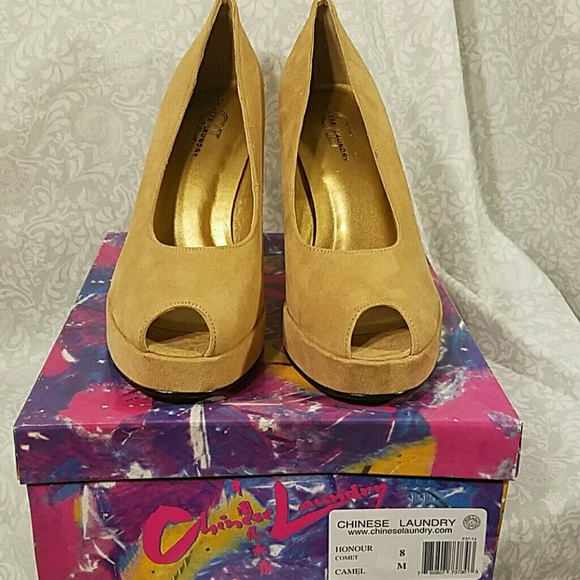 BRAND NEW Chinese Laundry Camel Suede