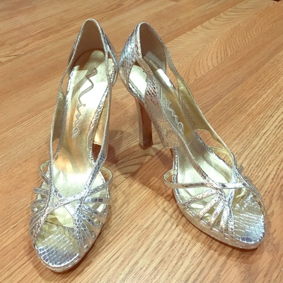 Nina silver snakeskin peep toe pumps