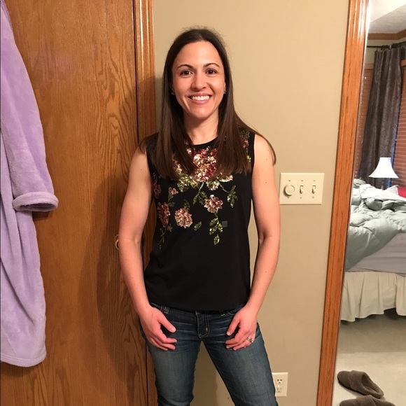 Express sleeveless shirt - Picture 3 of 5