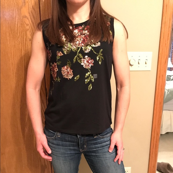 Express sleeveless shirt - Picture 4 of 5