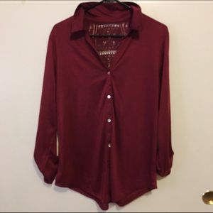 NWT crochet panel 3/4 sleeve top in burgundy