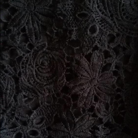 🆕 Black floral lace top - Picture 3 of 3