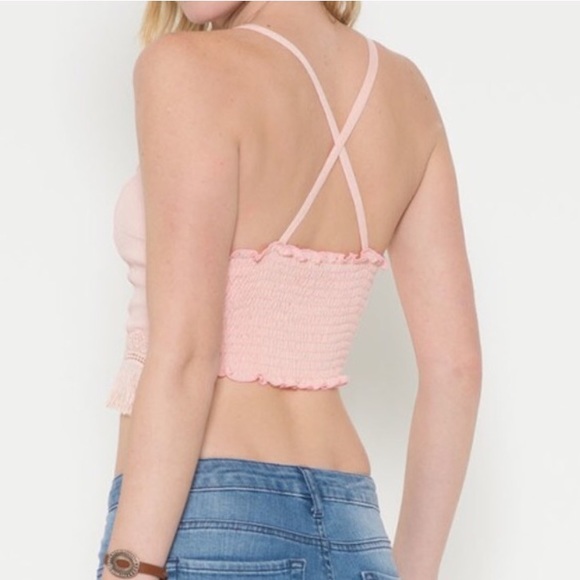 NWT crisscrossed fringe crop top - Picture 2 of 3