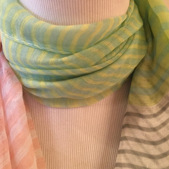 Colorblock pastel stripe scarf - Picture 3 of 3