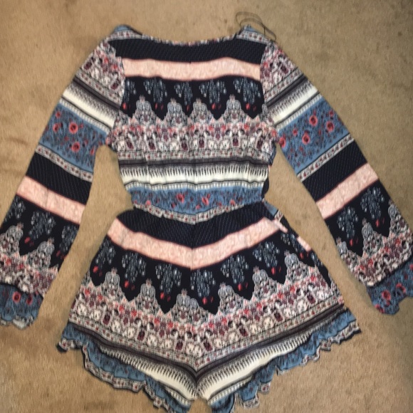 Boho bell sleeve wrap romper NWOT - Picture 2 of 3