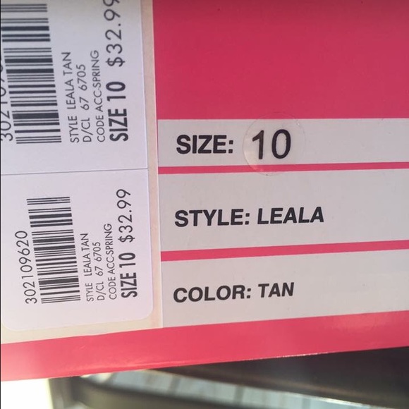 Tan heels , never worn - Picture 2 of 3