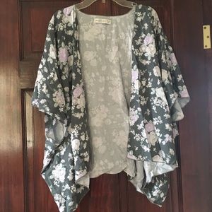 Gray floral print kimono 🌸