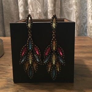 Multi colored gold tone dangly earrings NWOT
