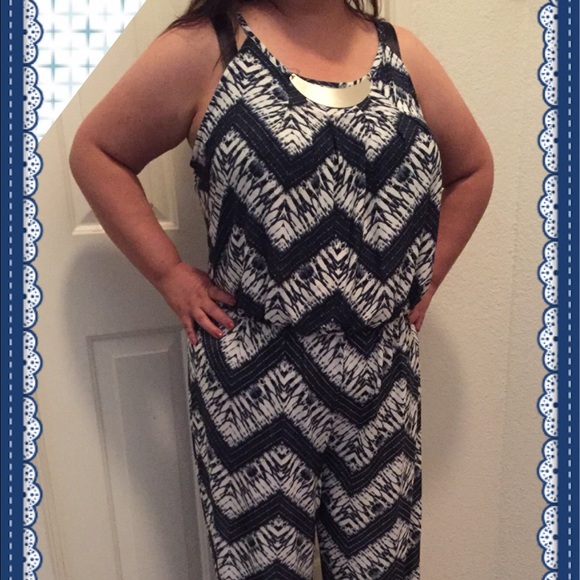 Flash Sale⚡️⚡️Adorable Navy Blue/White  Romper