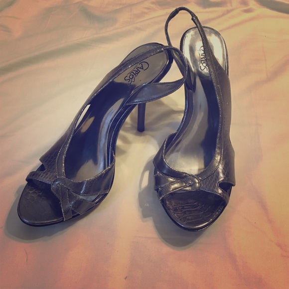 Silver pumps