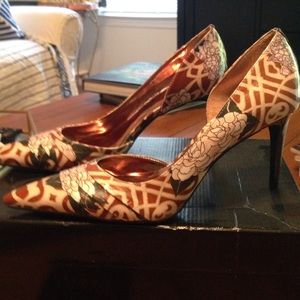 Carlos Santana brand heels