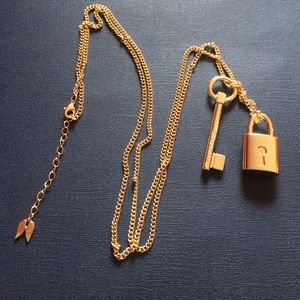 NWOT Victoria's Secret Key & Lock Necklace