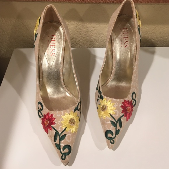 Guess heels beautiful flower detail