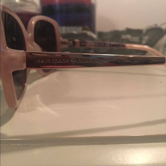 SOLD!! Kate Spade Margita Tan Sunglasses & Case - Picture 4 of 4