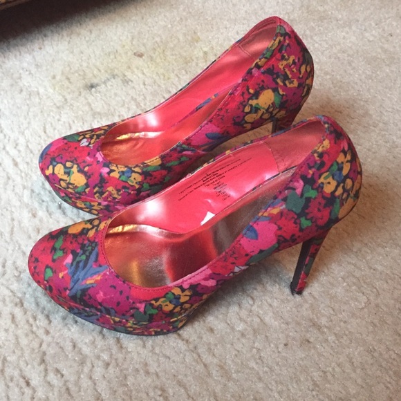 Stunning Floral Pumps! (Worn only one time)