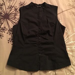 NY & Co sleeveless button down top