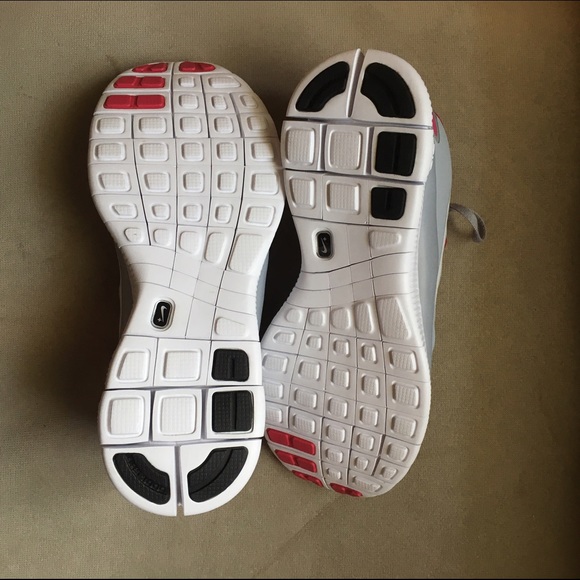 Pink and grey Nike free runs 5.0 run - Picture 2 of 4