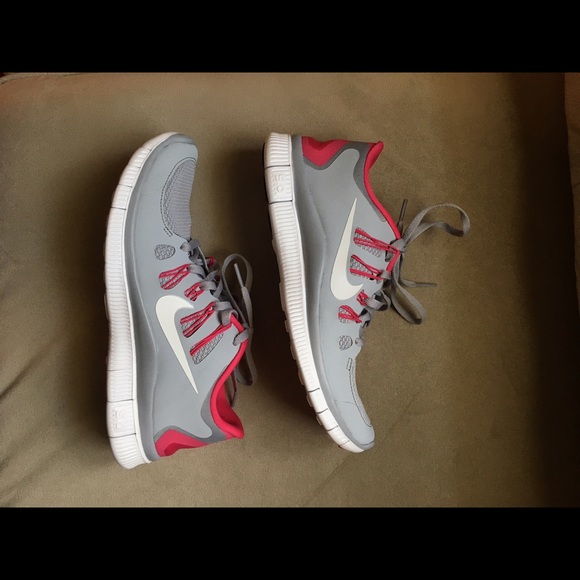 Pink and grey Nike free runs 5.0 run - Picture 3 of 4