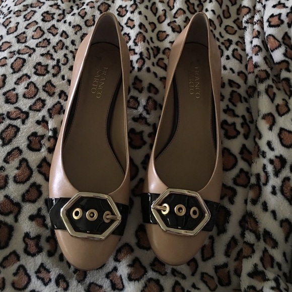 Beige/black leather shoe