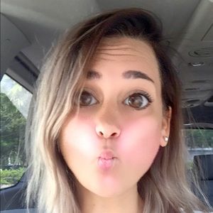 Meet your Posher, Jillian