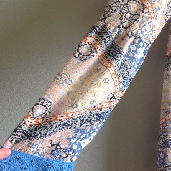 Cute bell sleeve shift dress - Picture 4 of 4