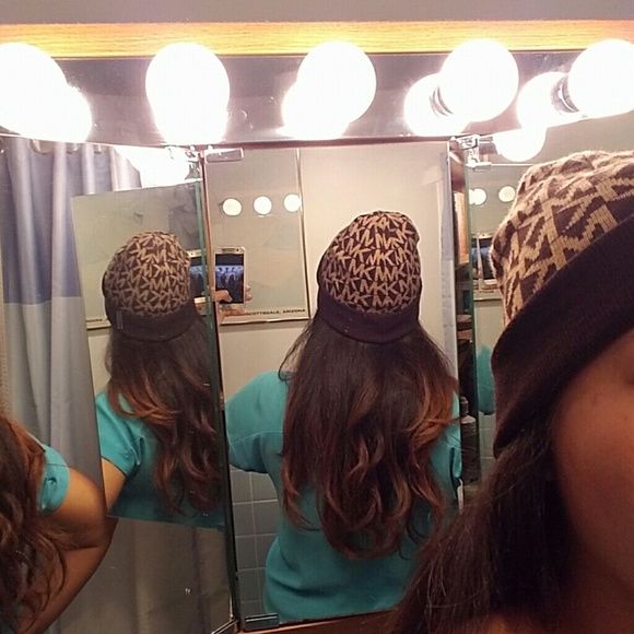 Michael Kors Hat and Scarf NWT - Picture 2 of 3