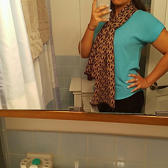 Michael Kors Hat and Scarf NWT - Picture 3 of 3