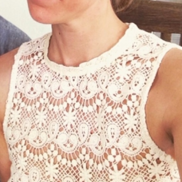 Lace crop top - Picture 2 of 3