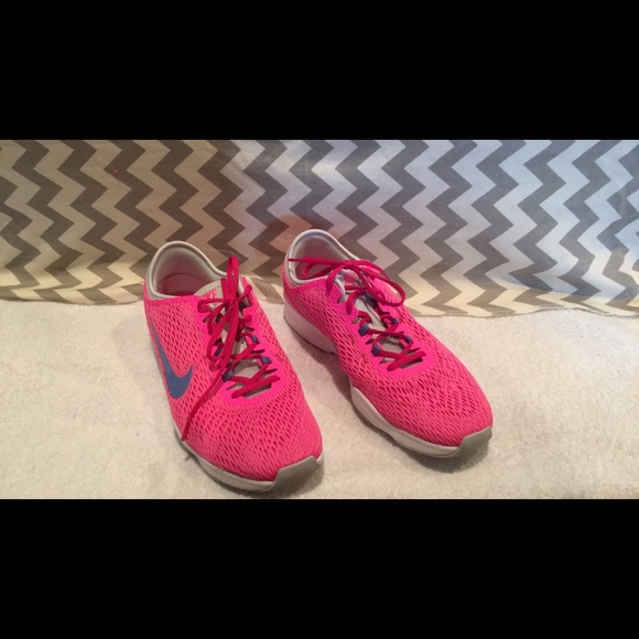 Nike Shoes - Nike training Zoom Fit tennis shoes