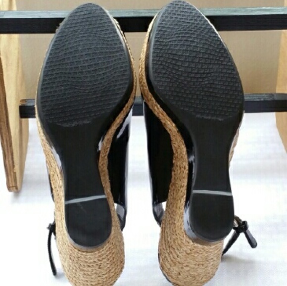 NWOT! Stuart Weitzman Wedge - Picture 4 of 4