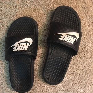Black nike side on sandals