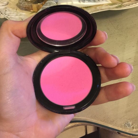 Stila Custom Color Blush in Self-Adjusting Pink