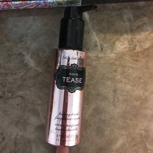 VS Noir Tease fragrance cream