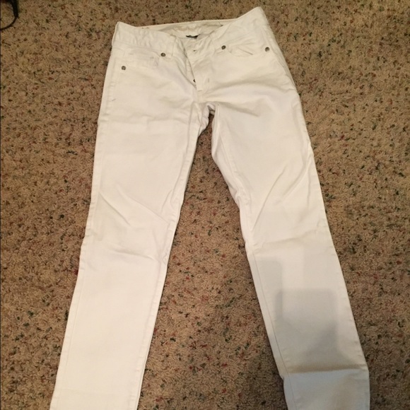 White skinny jeans