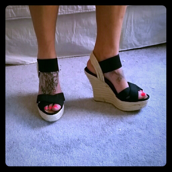 Black and tan wedges size 7