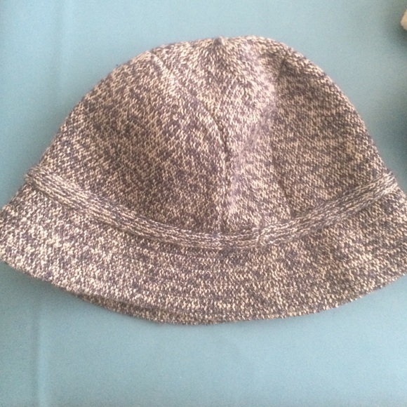 Liz Claiborne blue and white hat