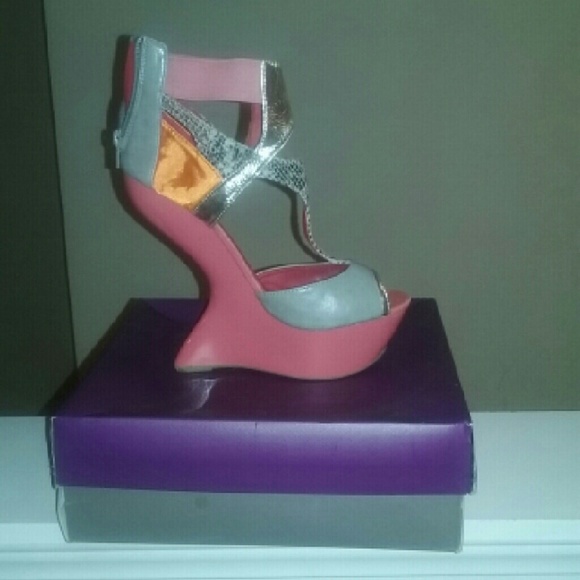 Coral Color Block 6 in wedge