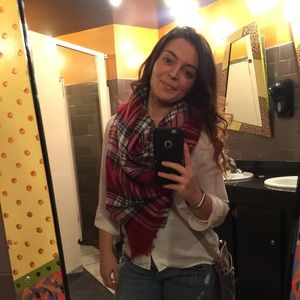 Meet your Posher, Felicia