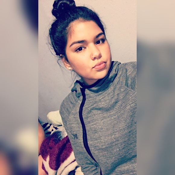 Meet your Posher, Alicia