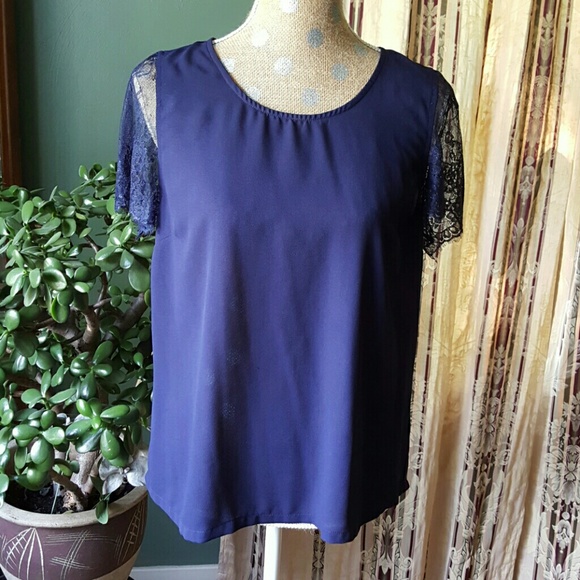 41 Hawthorne navy blouse