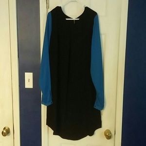 Black tunic with blue long sleeves gold zipper