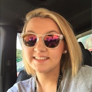 Meet your Posher, Laura