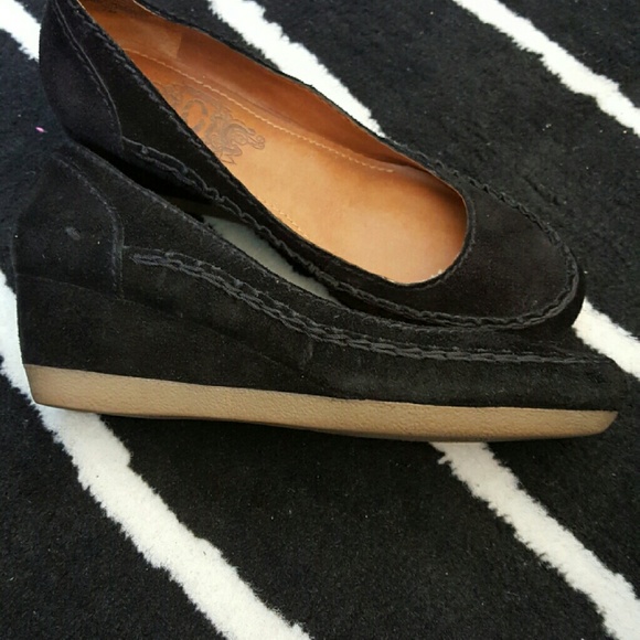 Shoes - Picture 2 of 3