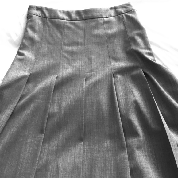 Theory drop pleat skirt. WoolLycra knee length sz2