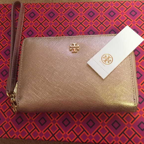 tory burch wristlet