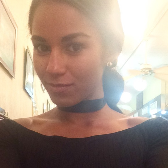 Meet your Posher, Corina - Picture 1 of 1