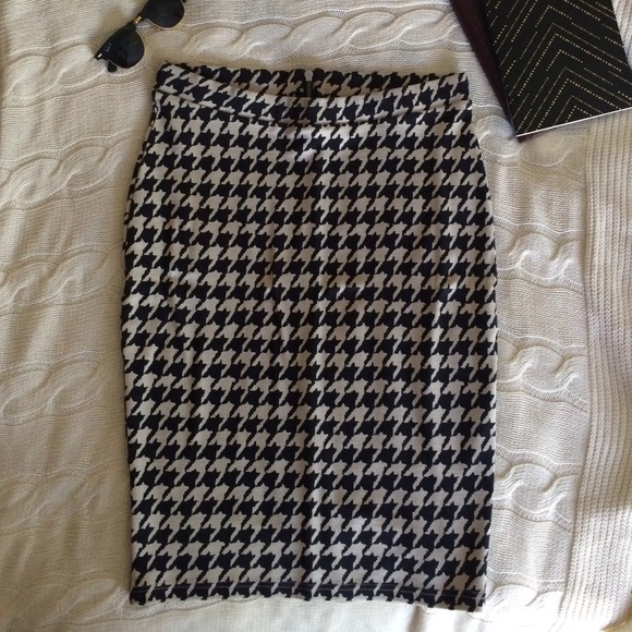 H&M Houndstooth Pencil Skirt Black & Light Taupe M