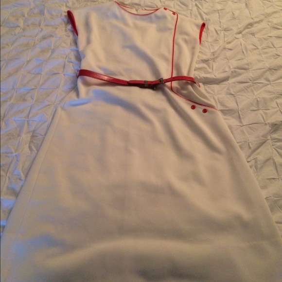 SOLD VINTAGE 60's white dress w/ red details - Picture 3 of 4